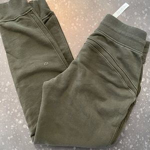 Hunter green lululemon joggers